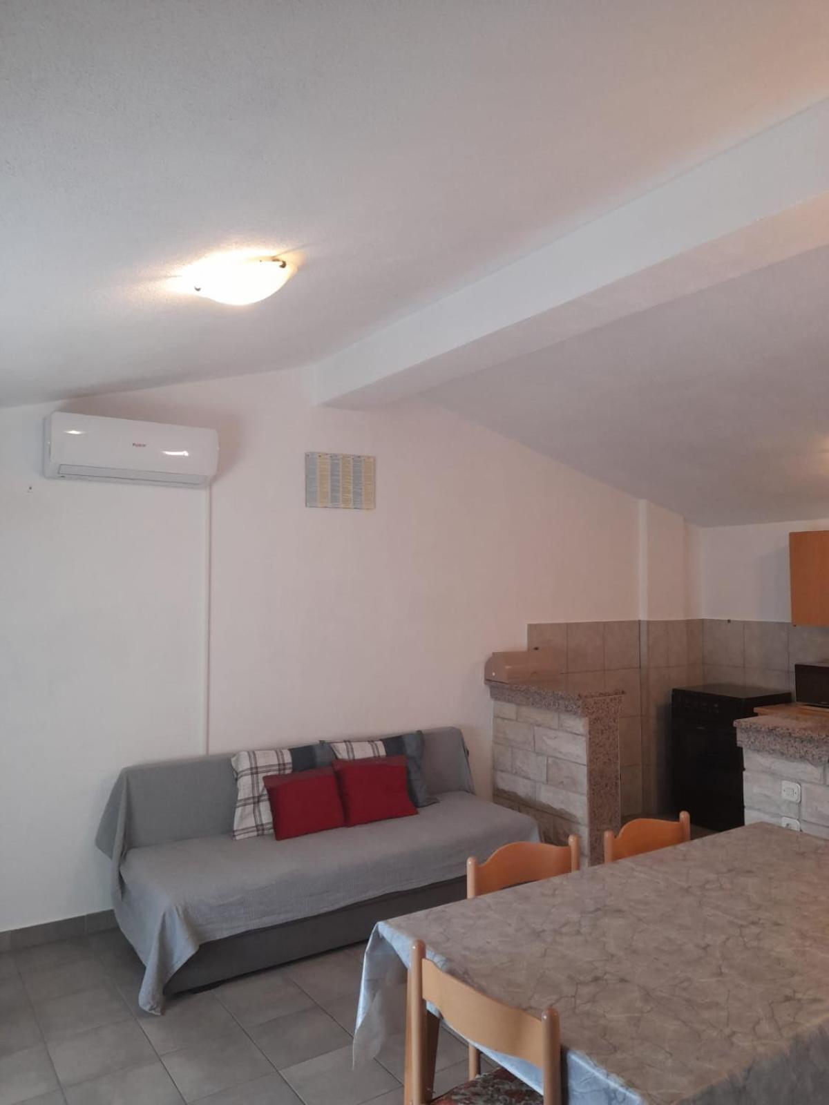 Apartman Karin 2 Appartement Senj  Buitenkant foto